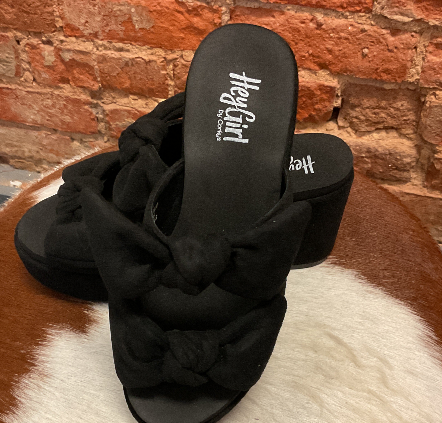 Hey Girl Put A Bow On It Platform